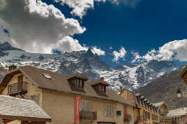 Avec vue sur la montagne