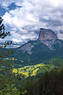 Au pied du Mont Aiguille