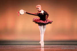 Danseuse et tambourin