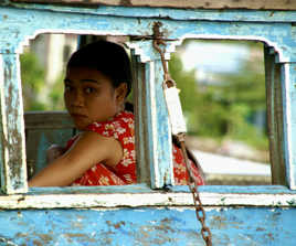 deriére la fenètre