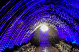 Tunnel d'eau en lumière