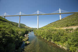 Le viaduc de Millau et le Tarn