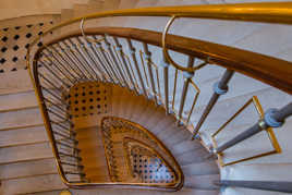 Un escalier (double rampe) AU SENAT