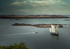 A voile et à moteur