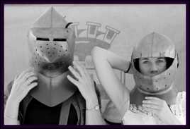 Mais qui se cache sous ces armures