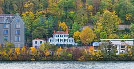 La petite maison et la grande