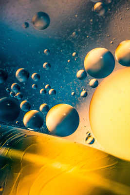 a des années lumières