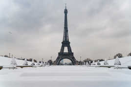 Le silence de la ville enneigée