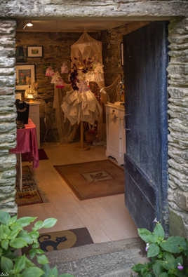 au fond du couloir    revu