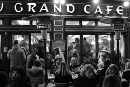 Entraîner par la foule