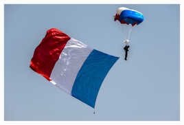 Parachutiste en descente contrôlée