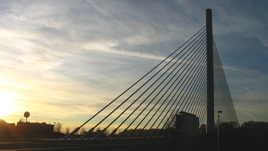 Au pied du Pont du Pays de Liège