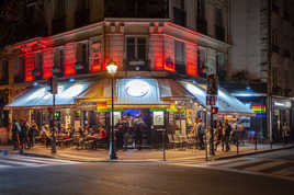 c'est beau un bar la nuit