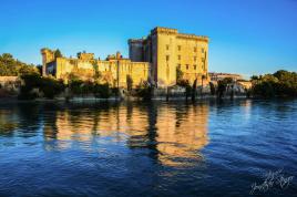Château de Tarascon vu du Rhône