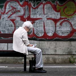 Pas d'âge pour surfer dans la rue ...