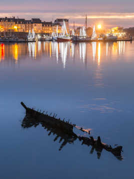 Bateaux de lumières et bateau mort