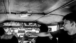 dans le rétroviseur