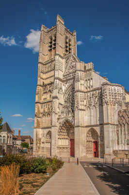 La Cathédrale St. Etienne majestueuse.2
