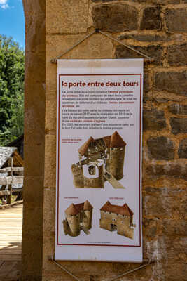 GUEDELON la porte entre 2 tours