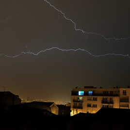 Eclair sur la ville