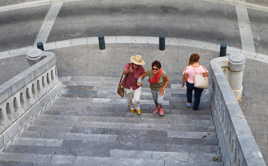 Viens, c'est par là