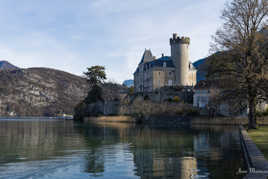 Chateau au bord du lac