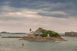 L île Louët et le château du Taureau