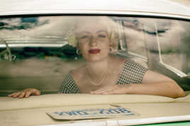 Jade Pin-Up en Cadillac