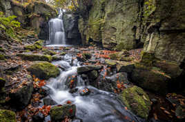 Lumsdale waterfall en automne