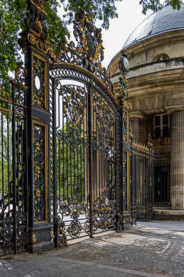 grille du parc Monceau près de la rotonde