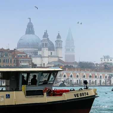Transport fluvial à Venise par patrick69220