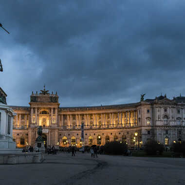 Le palais de la Hofburg depuis la place des héros. par patrick69220