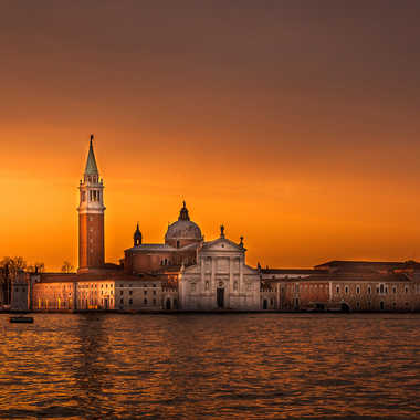 San Giorgio Maggiore au lever du soleil par littlebigboss