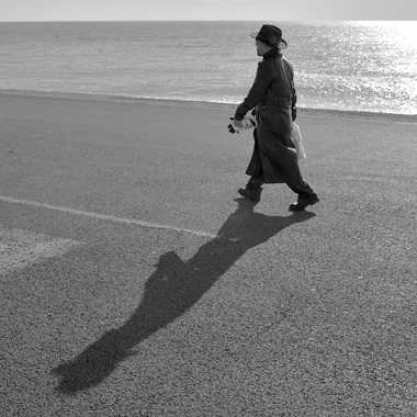 El hombre y su sombra. par Miqueu06