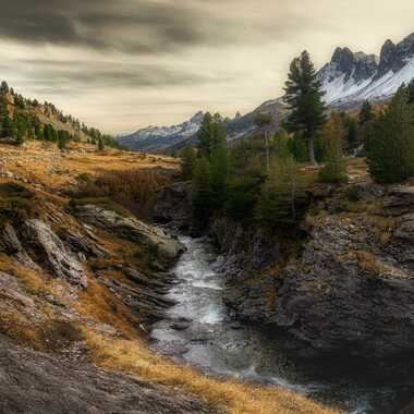 Dans la vallée coule... par photoch