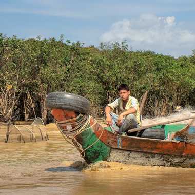 Jeune pêcheur du Tonle Sap par patrick69220