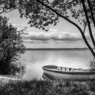 Barque du Lac de léon N&B par Bernard_MZB