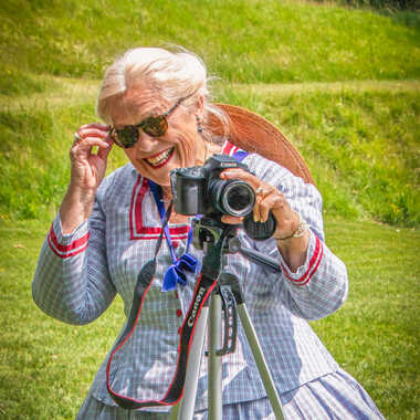 Le modèle fait rire la photographe