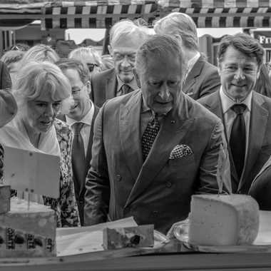 Le prince, Camilla et la marchande de fromage.  par Miqueu06